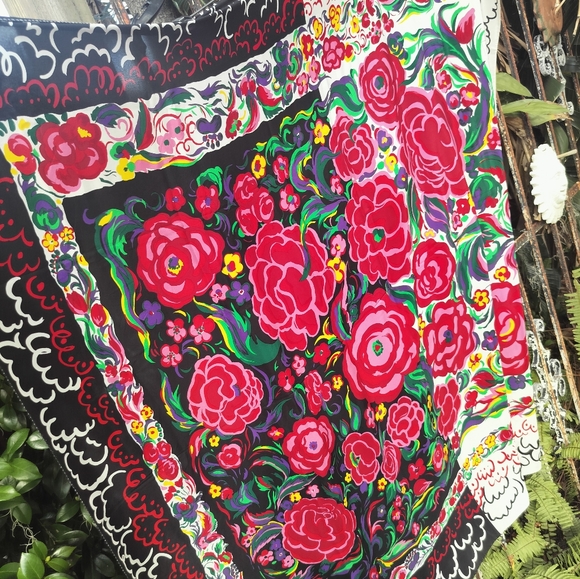Gianni Versace 90s vintage Floral Oversized Scarf 60 in x 110 in - Picture 7 of 13